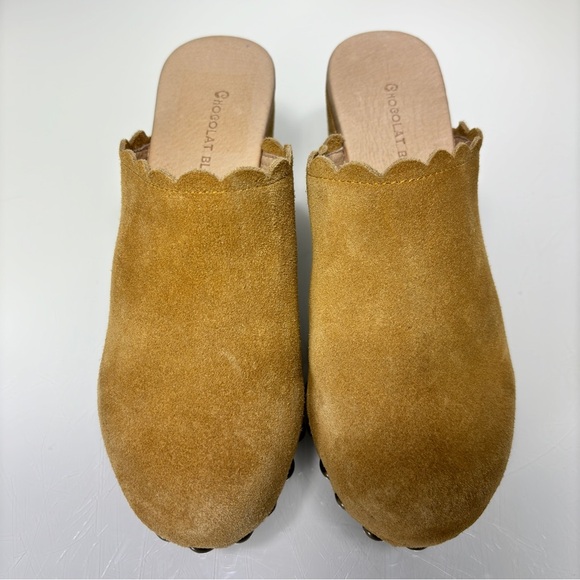 Chocolat Blu Gemini Scalloped Studded Tan Suede Heeled Clogs Size 6 - Picture 5 of 15